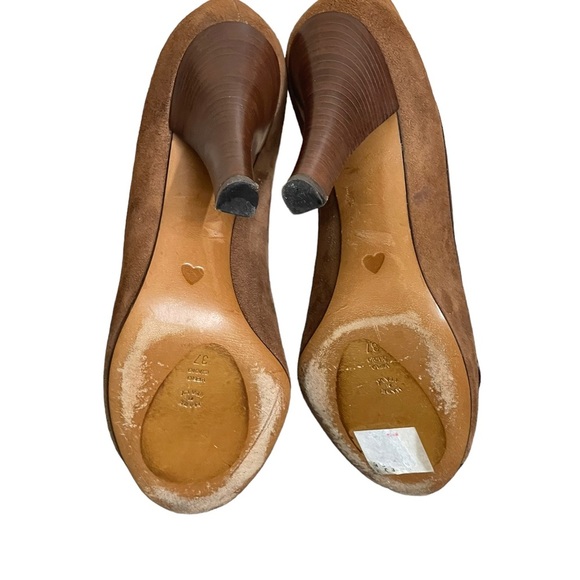Vintage Moschino Cheap and
Chic Suede Bow Pumps size 37(7) - Picture 11 of 13